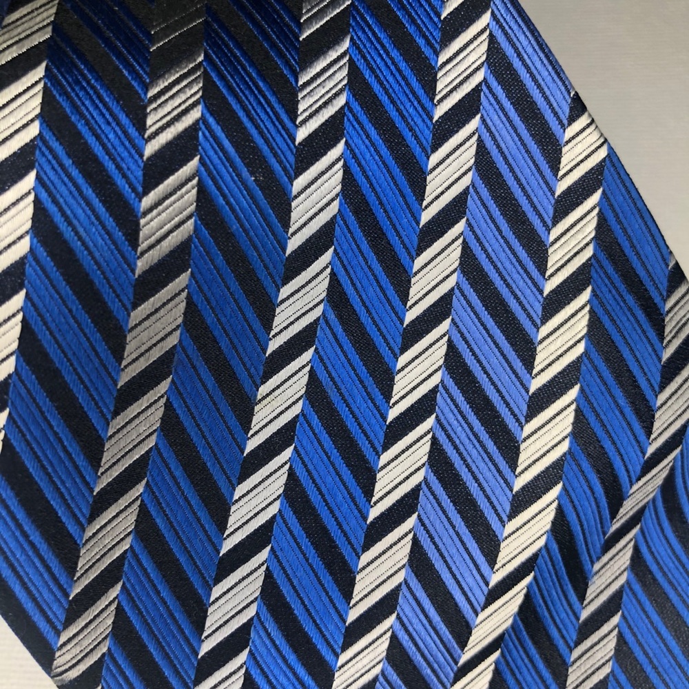 Tie - Picture 4 of 4